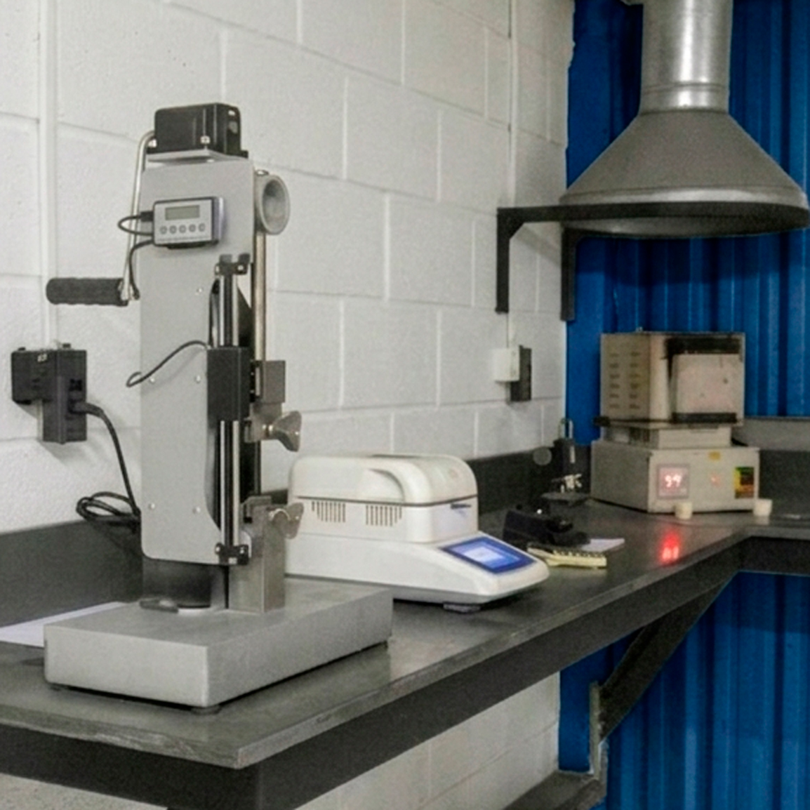 Teste e análise interna de materiais para controle de qualidade